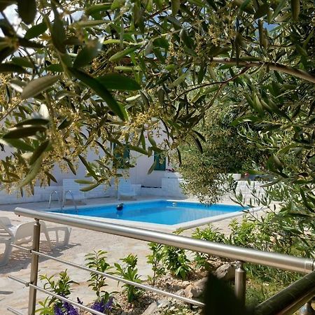 Holiday House M&A&K With Swimming Pool Kaštel Štafilić エクステリア 写真