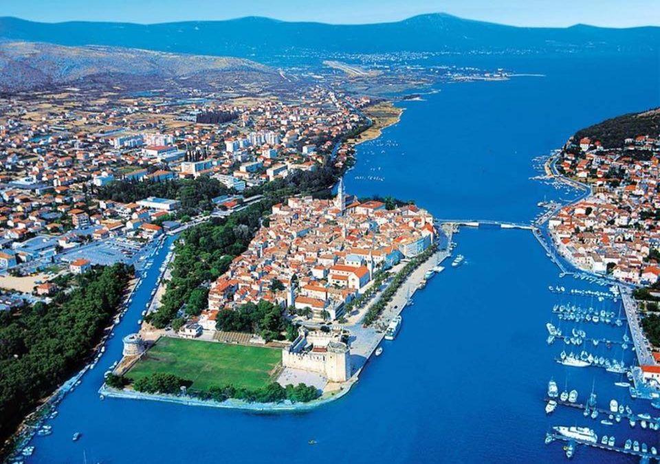 Holiday House M&A&K With Swimming Pool Kaštel Štafilić エクステリア 写真