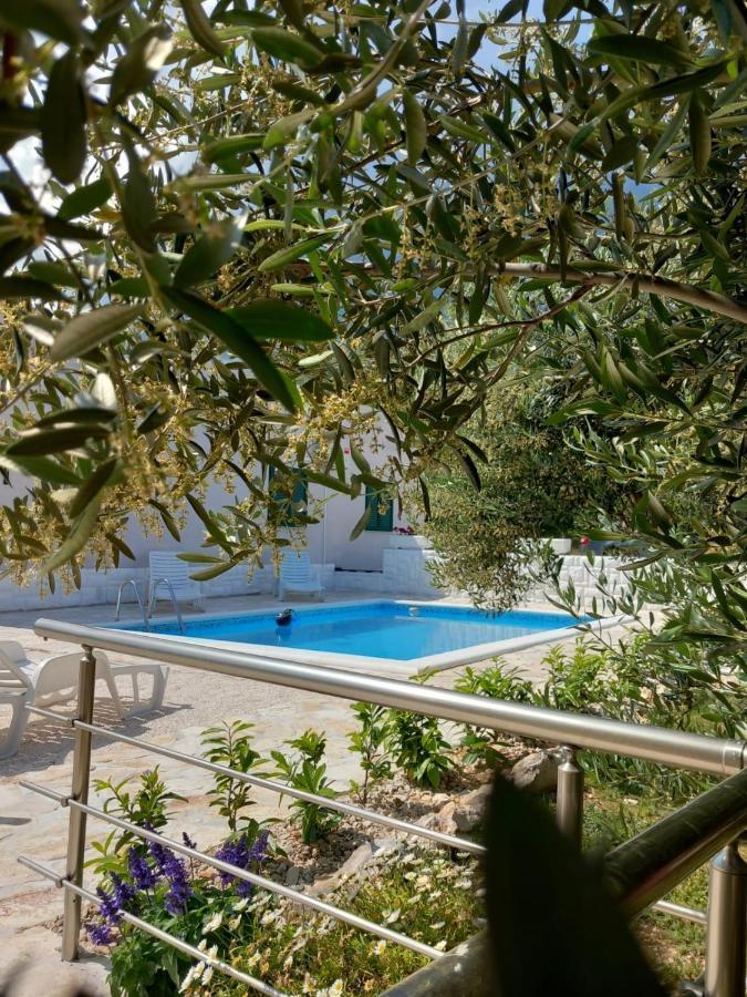 Holiday House M&A&K With Swimming Pool Kaštel Štafilić エクステリア 写真