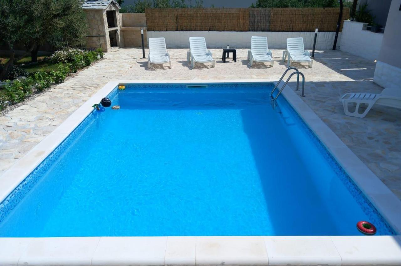Holiday House M&A&K With Swimming Pool Kaštel Štafilić エクステリア 写真