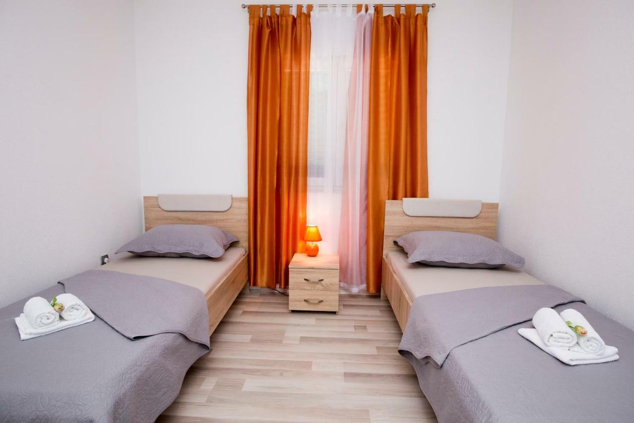 Holiday House M&A&K With Swimming Pool Kaštel Štafilić エクステリア 写真