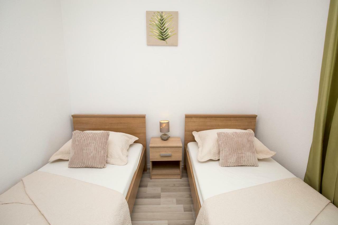 Holiday House M&A&K With Swimming Pool Kaštel Štafilić エクステリア 写真