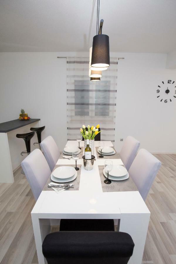Holiday House M&A&K With Swimming Pool Kaštel Štafilić エクステリア 写真