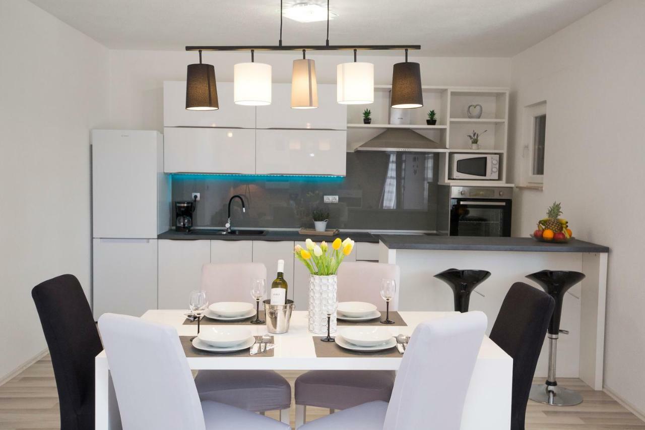 Holiday House M&A&K With Swimming Pool Kaštel Štafilić エクステリア 写真