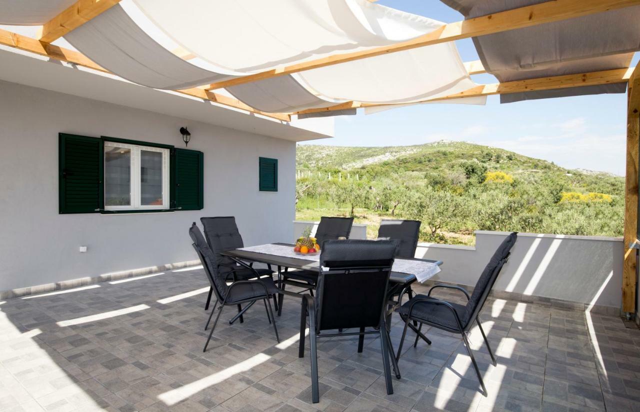 Holiday House M&A&K With Swimming Pool Kaštel Štafilić エクステリア 写真