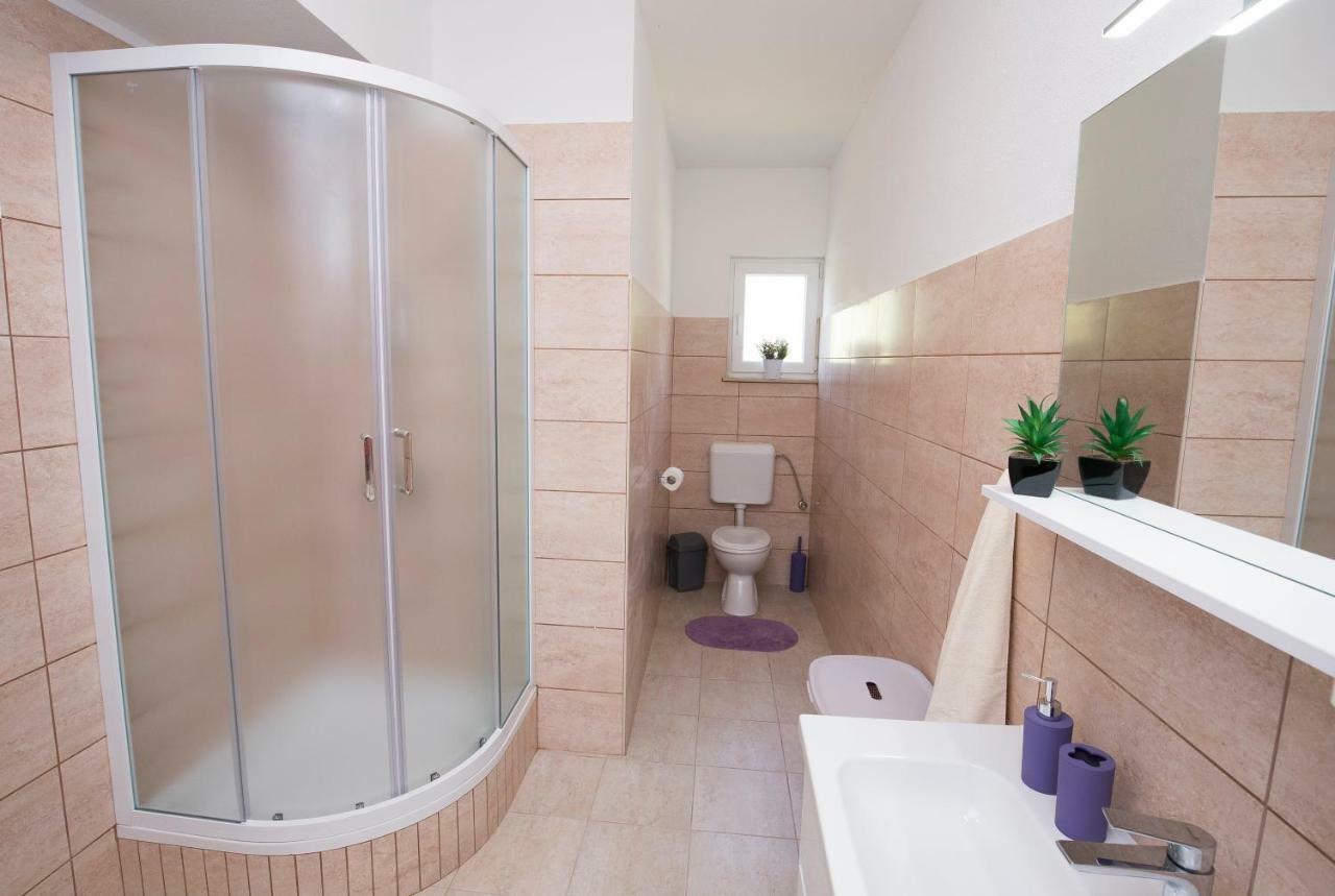 Holiday House M&A&K With Swimming Pool Kaštel Štafilić エクステリア 写真