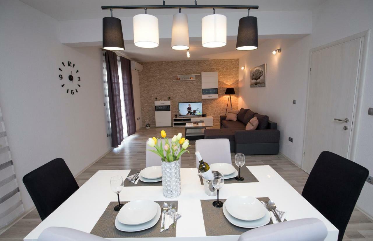 Holiday House M&A&K With Swimming Pool Kaštel Štafilić エクステリア 写真