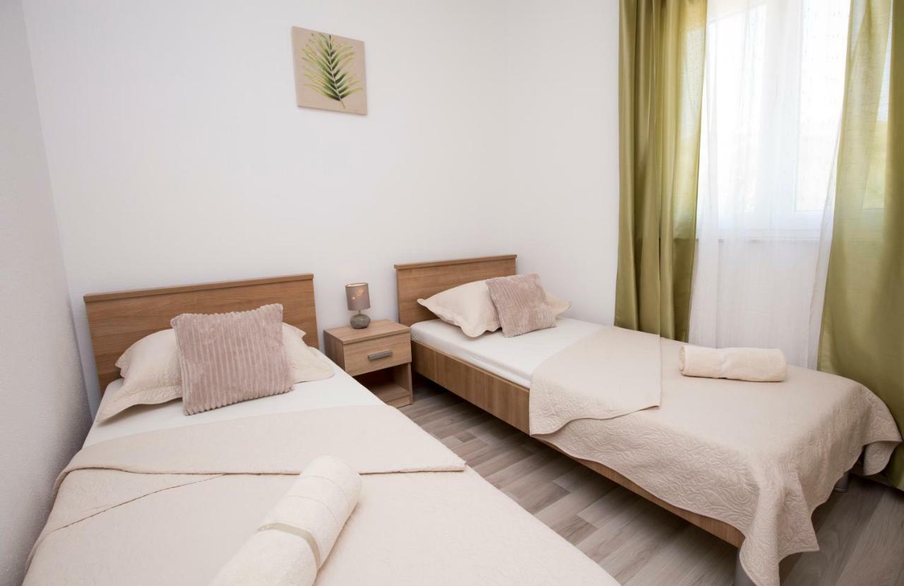 Holiday House M&A&K With Swimming Pool Kaštel Štafilić エクステリア 写真