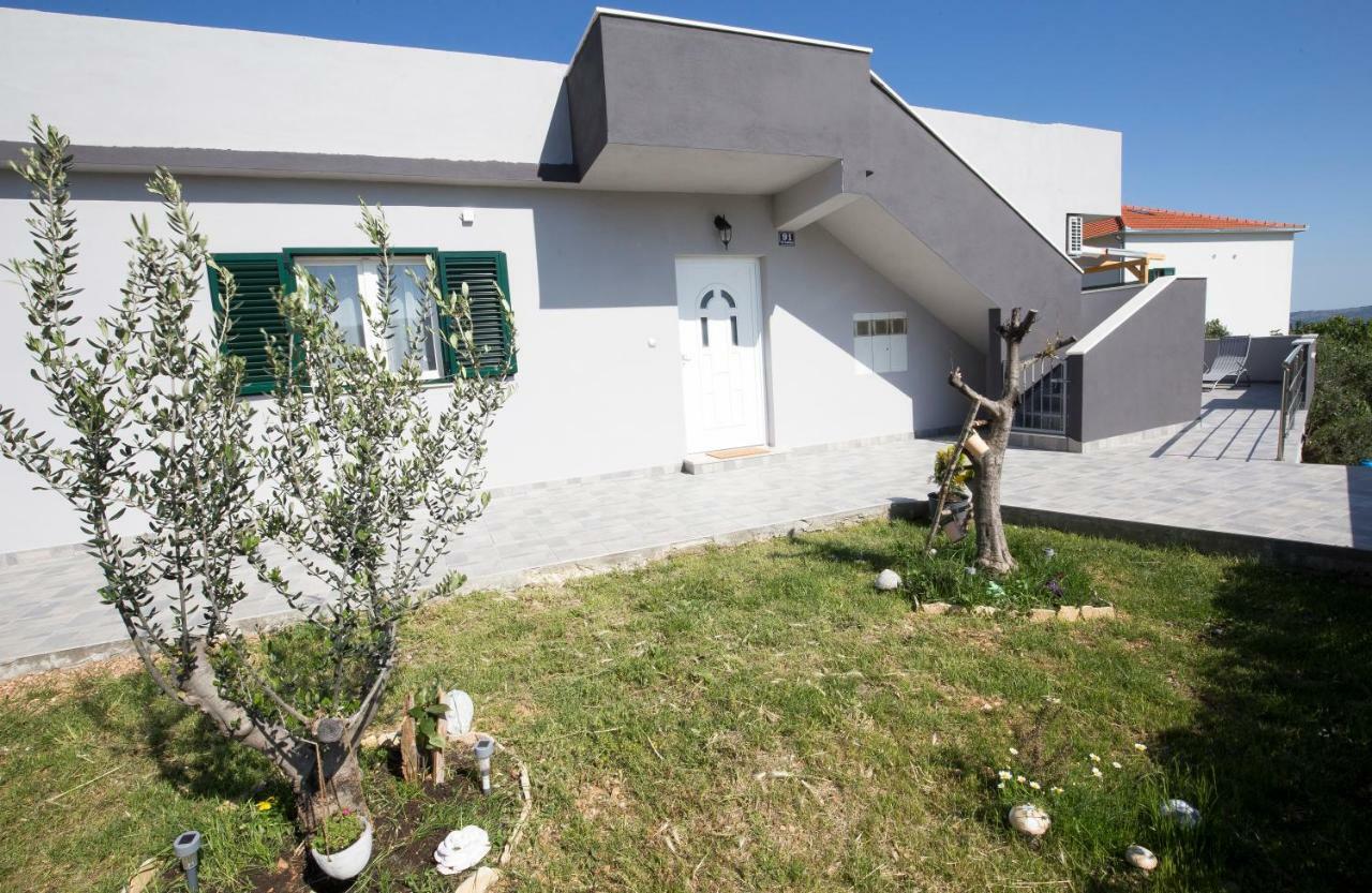 Holiday House M&A&K With Swimming Pool Kaštel Štafilić エクステリア 写真