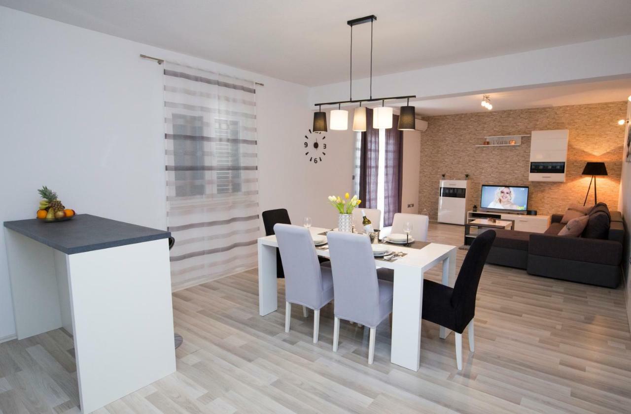 Holiday House M&A&K With Swimming Pool Kaštel Štafilić エクステリア 写真